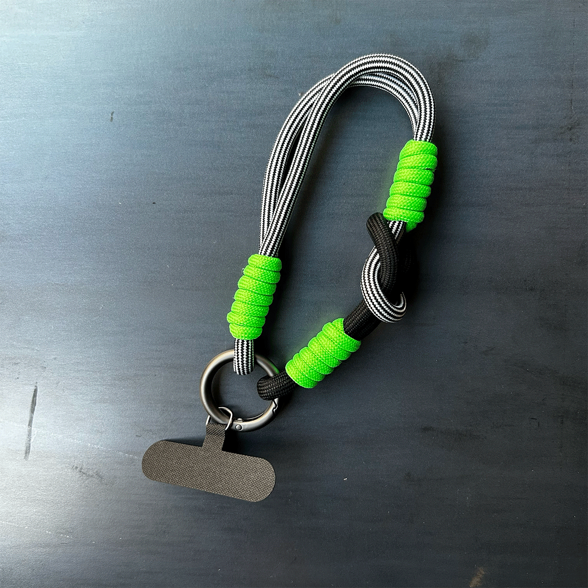 The Rope Weaving Hnad Strap】シックな遊び心を、ひと結びに | Lib